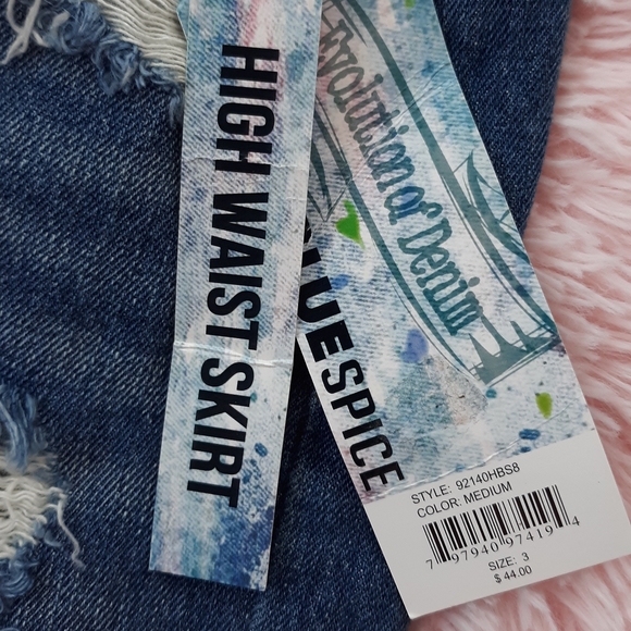 💥NWT high waisted distressed super cute denim mini skirt! Final price! - Picture 7 of 8